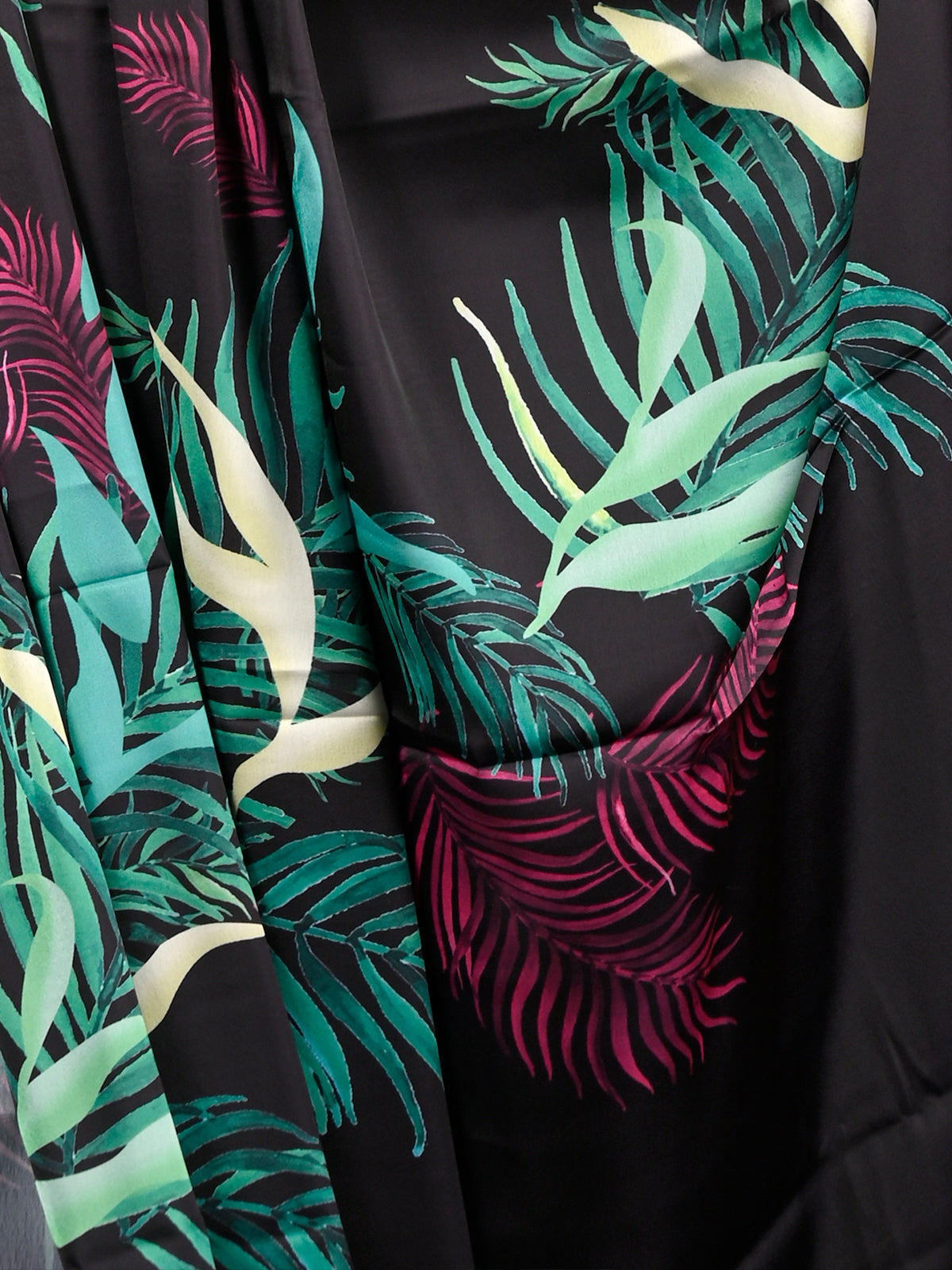 Black Soft Crepe Leaf Print Saree With Unstitched Blouse