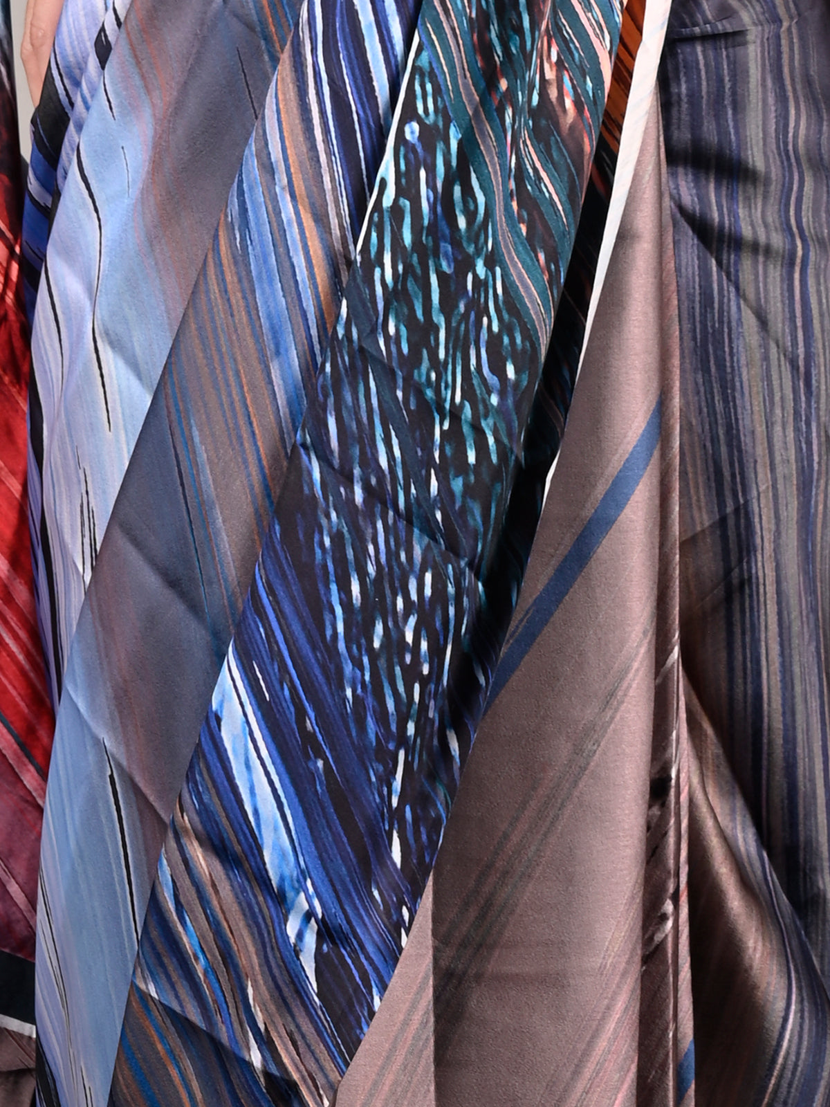 Dark Grey Soft Crepe Digital Print Saree With Unstitched Blouse