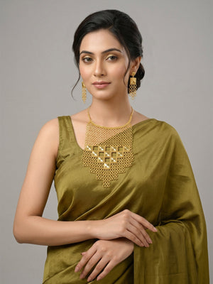 Rajwada Golden Alloy Self Design Jewellery Set For Women