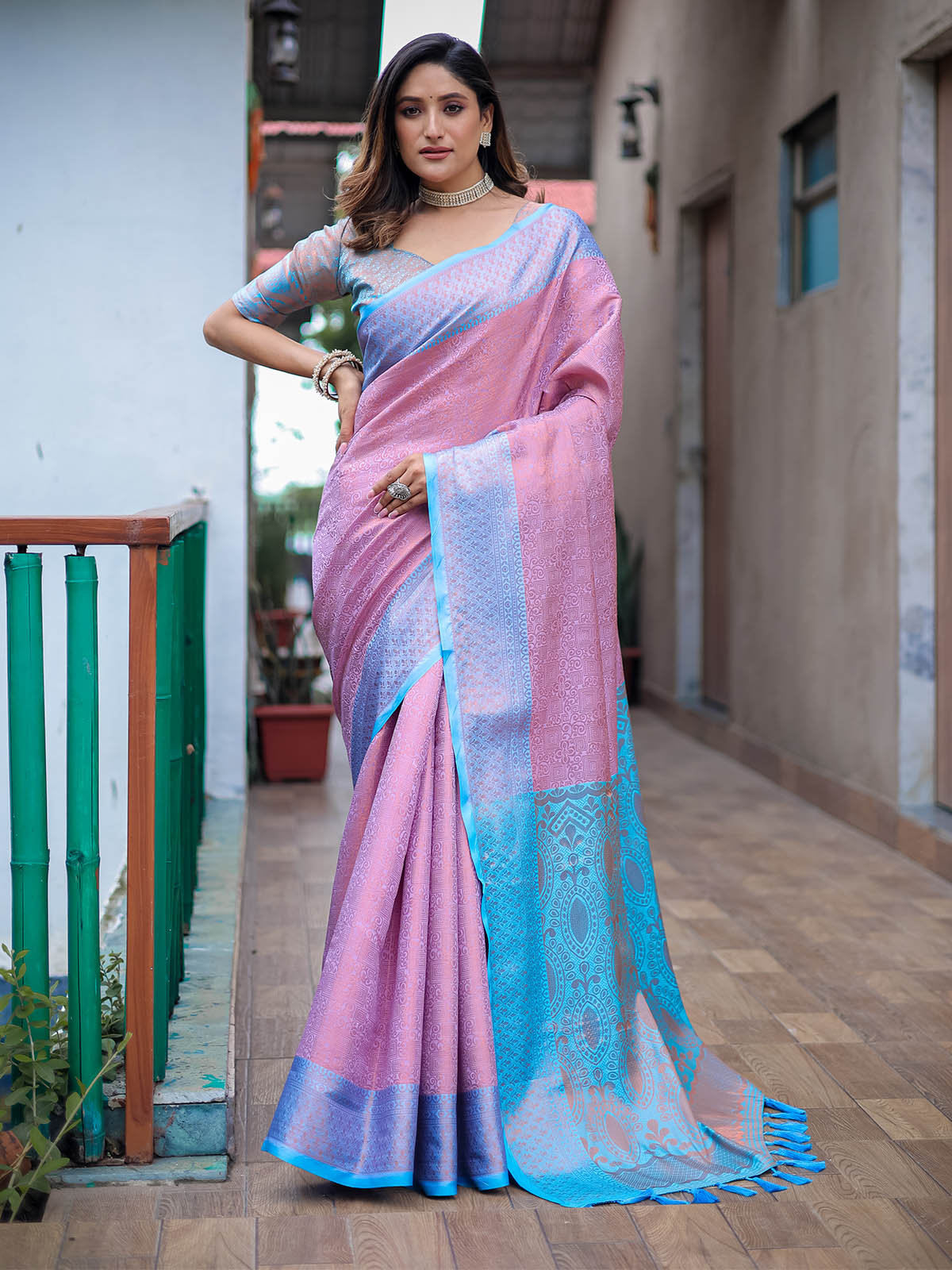 Pink Silk Blend Woven Saree With Unstitched Blouse