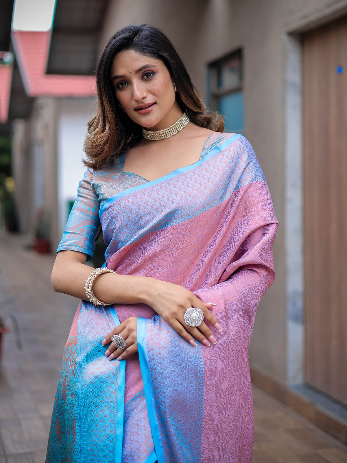 Pink Silk Blend Woven Saree With Unstitched Blouse