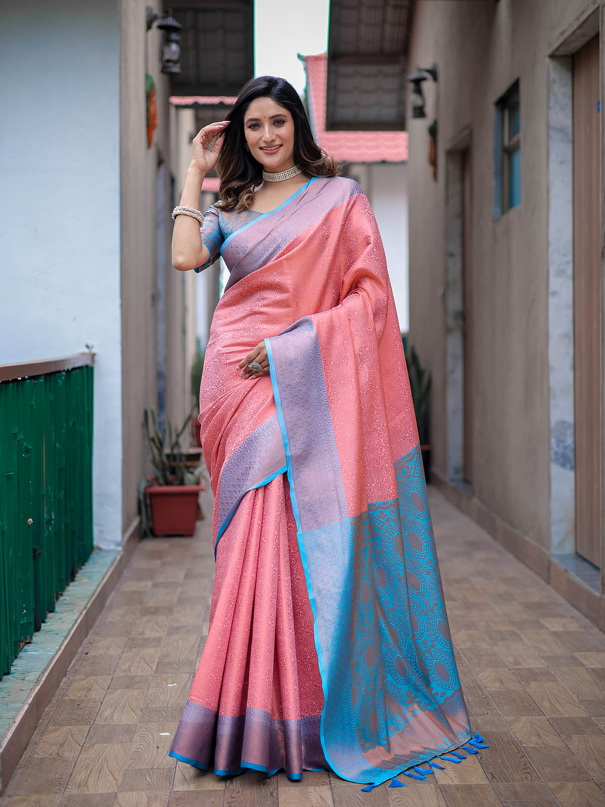 Pink Silk Blend Woven Saree With Unstitched Blouse