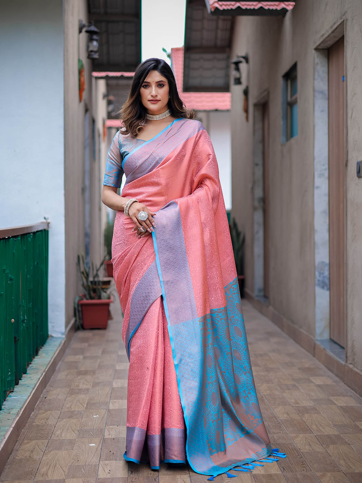 Pink Silk Blend Woven Saree With Unstitched Blouse