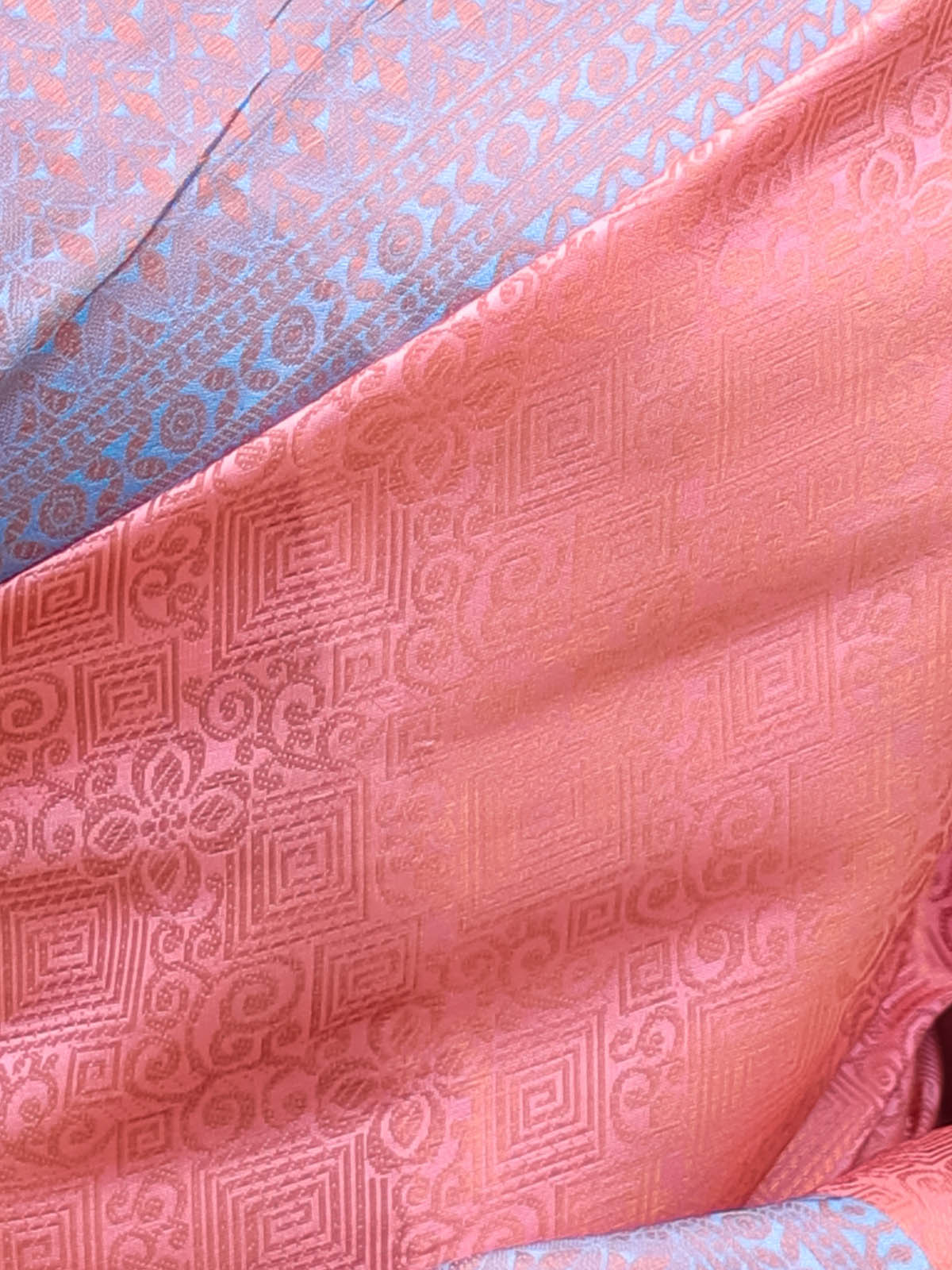 Pink Silk Blend Woven Saree With Unstitched Blouse