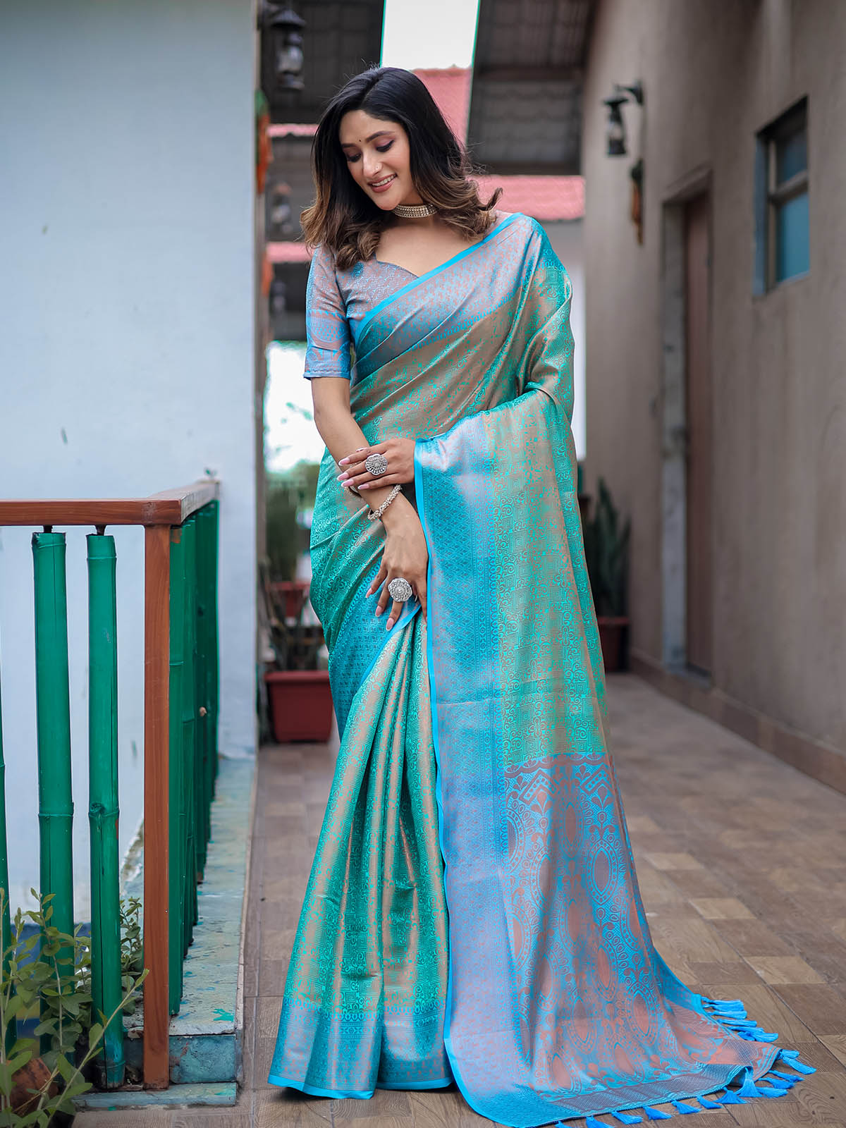 Blue Silk Blend Woven Saree With Unstitched Blouse