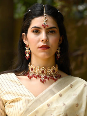 Rajwada Women Maroon And White Bridal Kundan Choker Necklace Set With Mangtika