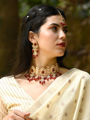 Rajwada Women Maroon And White Bridal Kundan Choker Necklace Set With Mangtika
