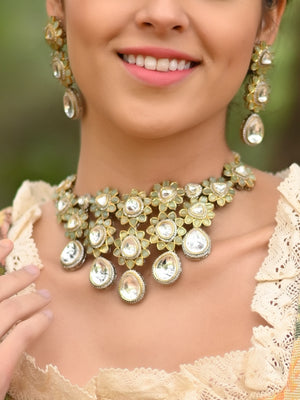 Rajwada Women Gorgeous Olive Green Choker Neckpiece