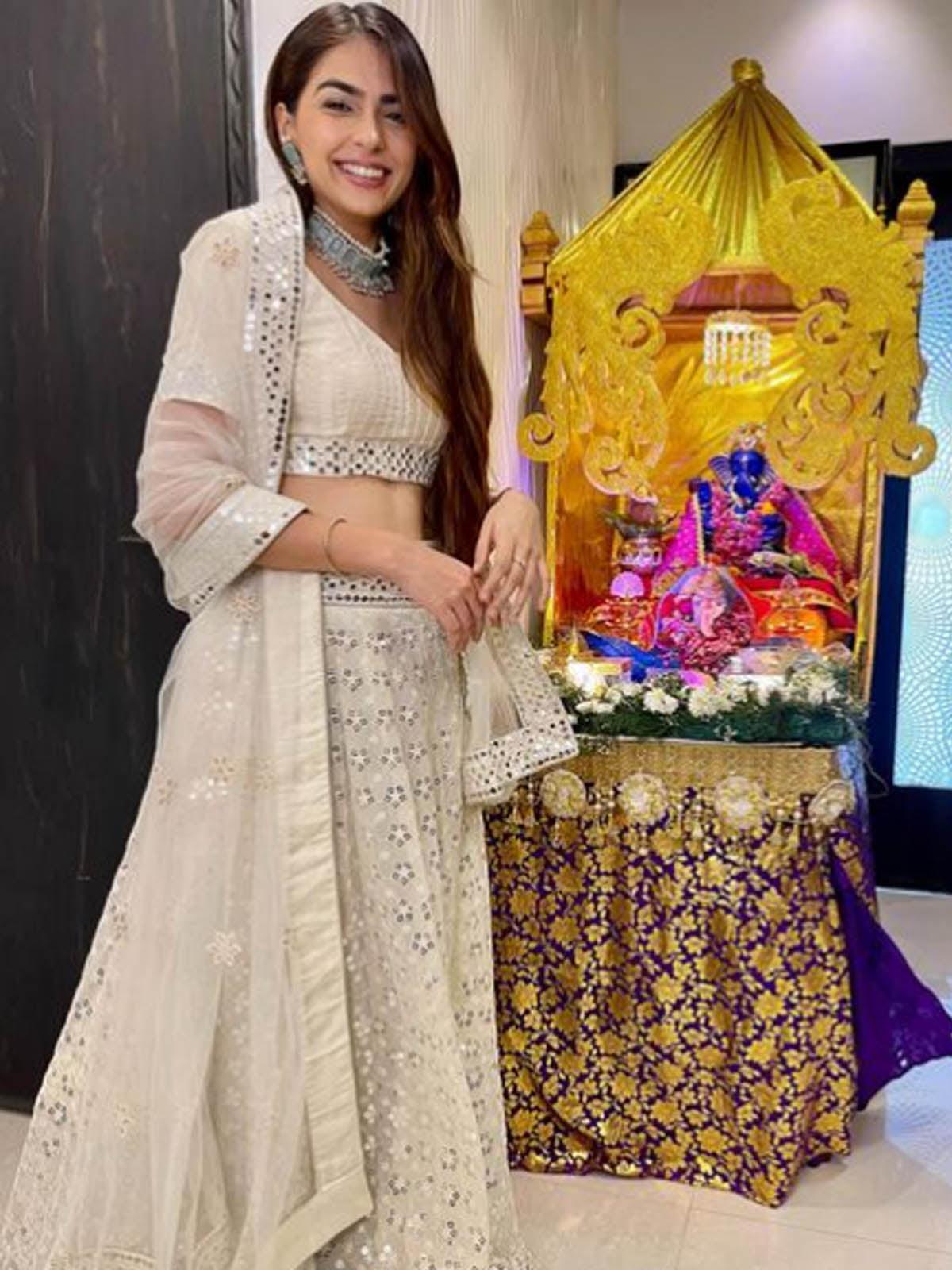 Elegant Off White Lehenga Choli Set - Rajwada