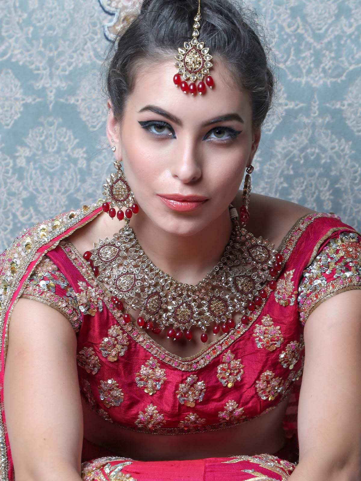 Granduer in Kundan Choker Set - Rajwada