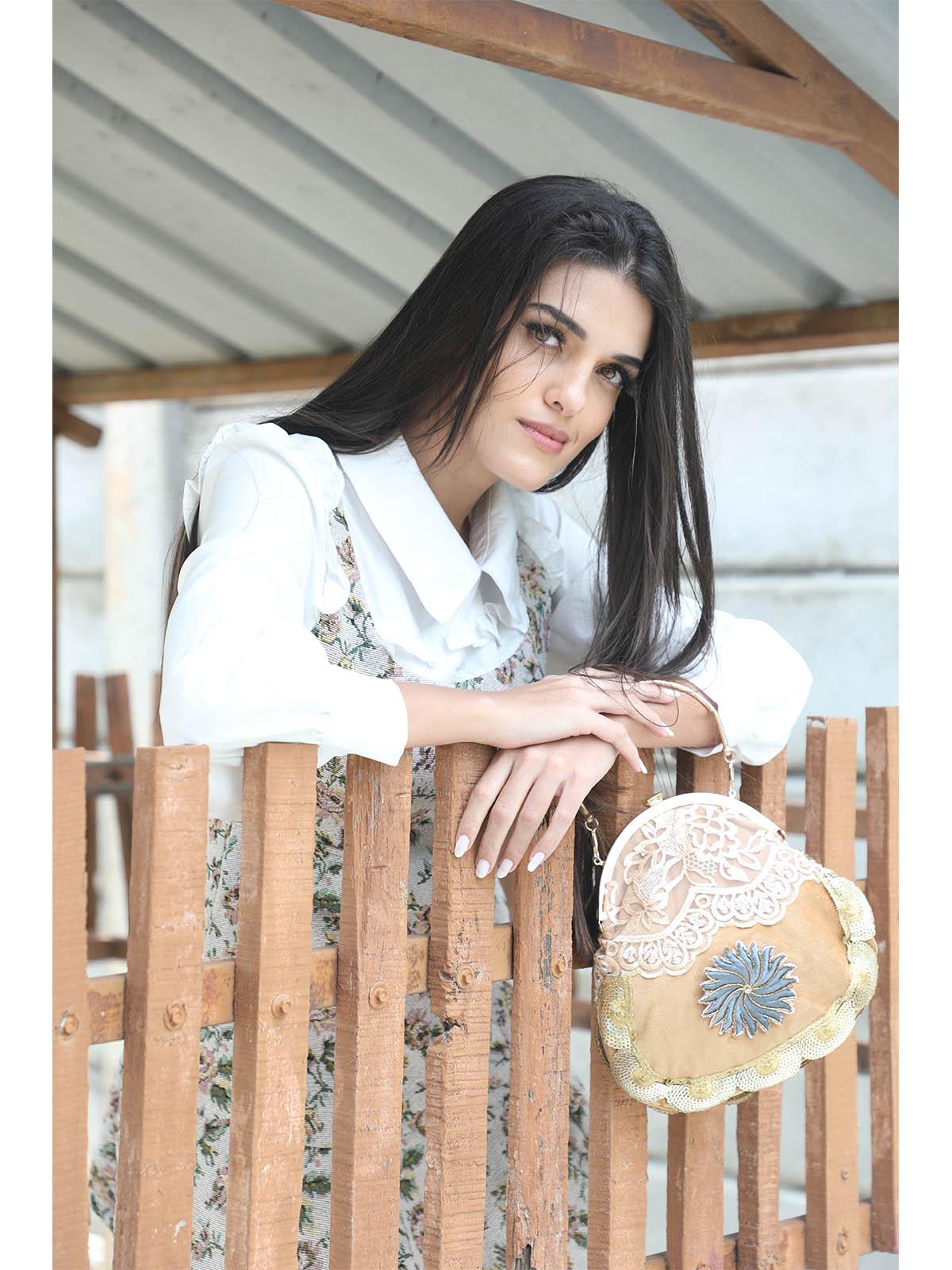 IMPRESSIVE BEIGE BATUA - Odette